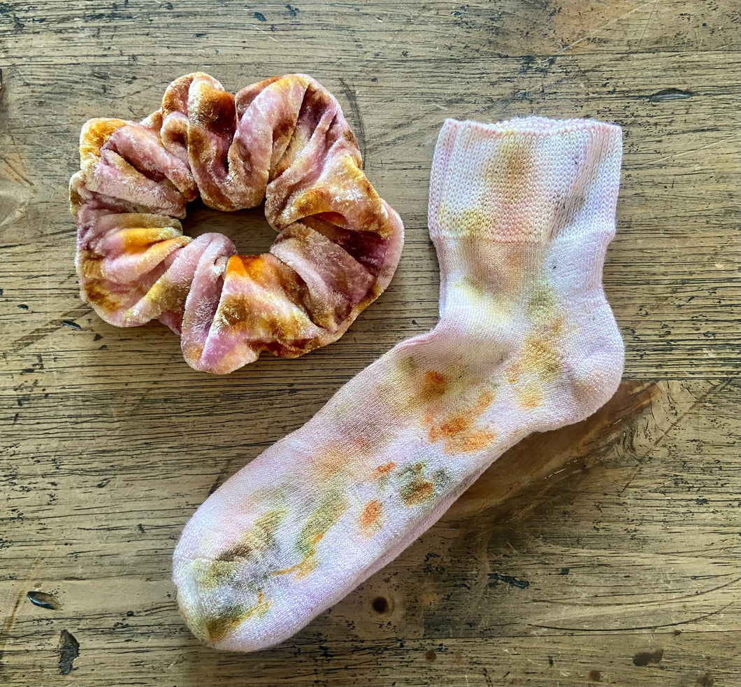 Valentine socks and scrunchie set #1